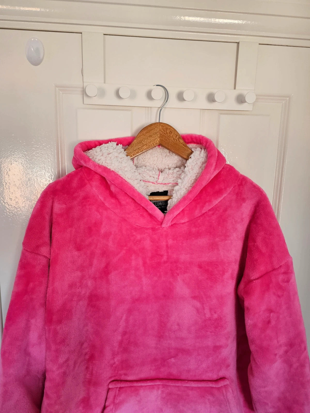City Comfort pink oversized hoodie blanket with sherpa fleece lining and kangaroo pocket