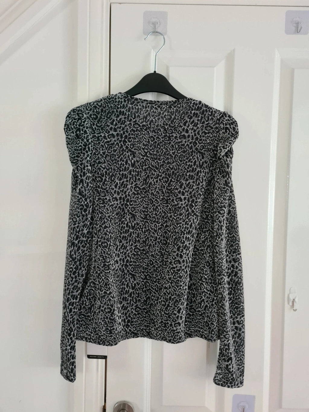 Shein women leopard print top long/puff sleeve crew neck blouse black/silver casual M/10