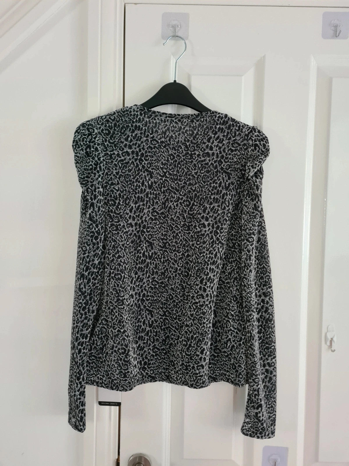 Shein women leopard print top long/puff sleeve crew neck blouse black/silver casual M/10