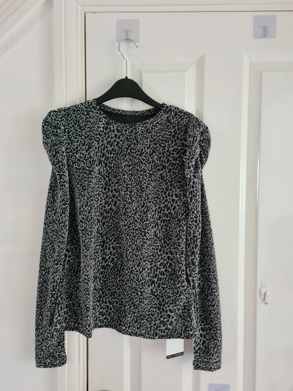Shein women leopard print top long/puff sleeve crew neck blouse black/silver casual M/10