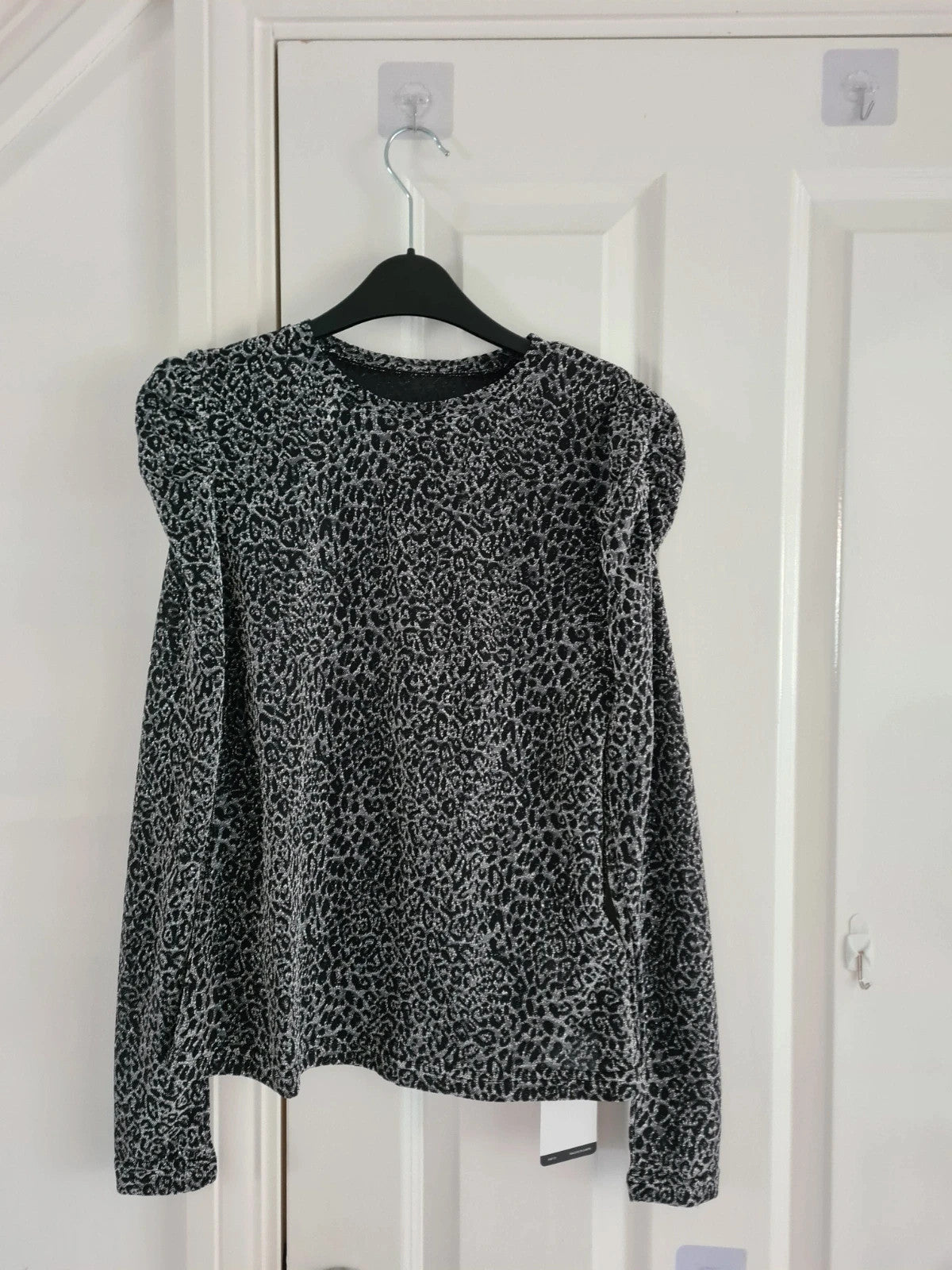 Shein women leopard print top long/puff sleeve crew neck blouse black/silver casual M/10