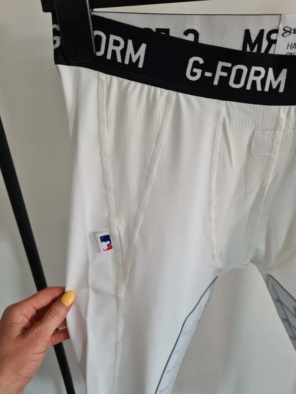G-Form men catchers basketball 3/4 pants white SmartFlex protection sport activewear L