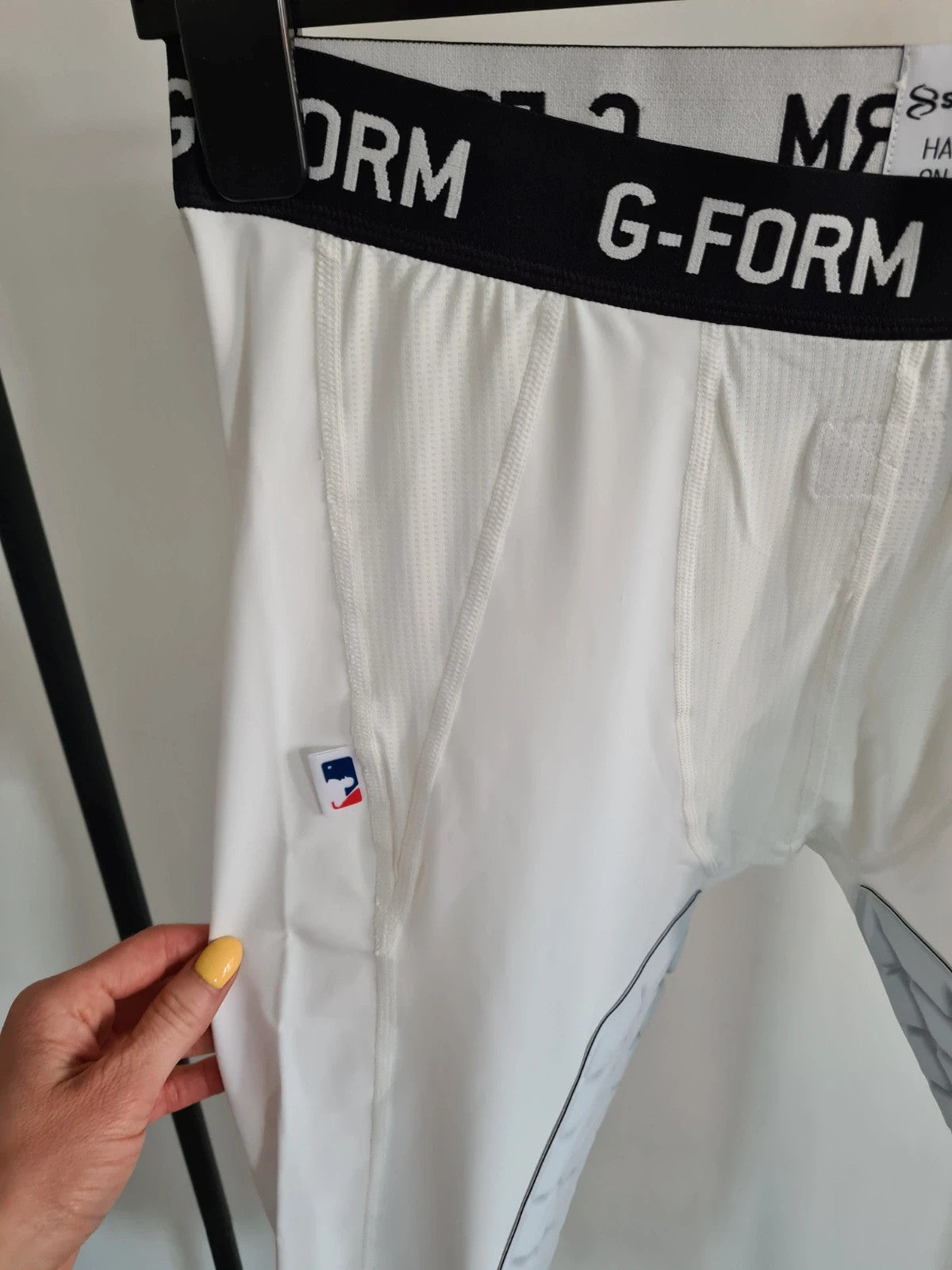 G-Form men catchers basketball 3/4 pants white SmartFlex protection sport activewear L