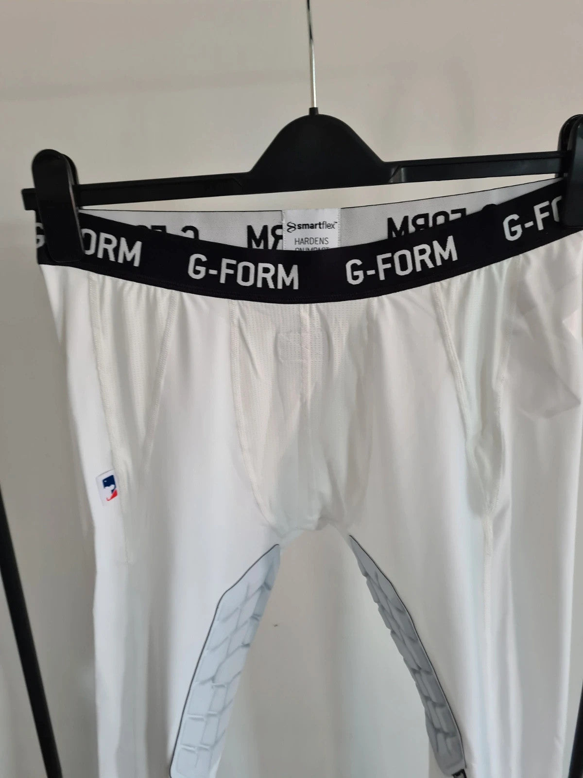G-Form men catchers basketball 3/4 pants white SmartFlex protection sport activewear L