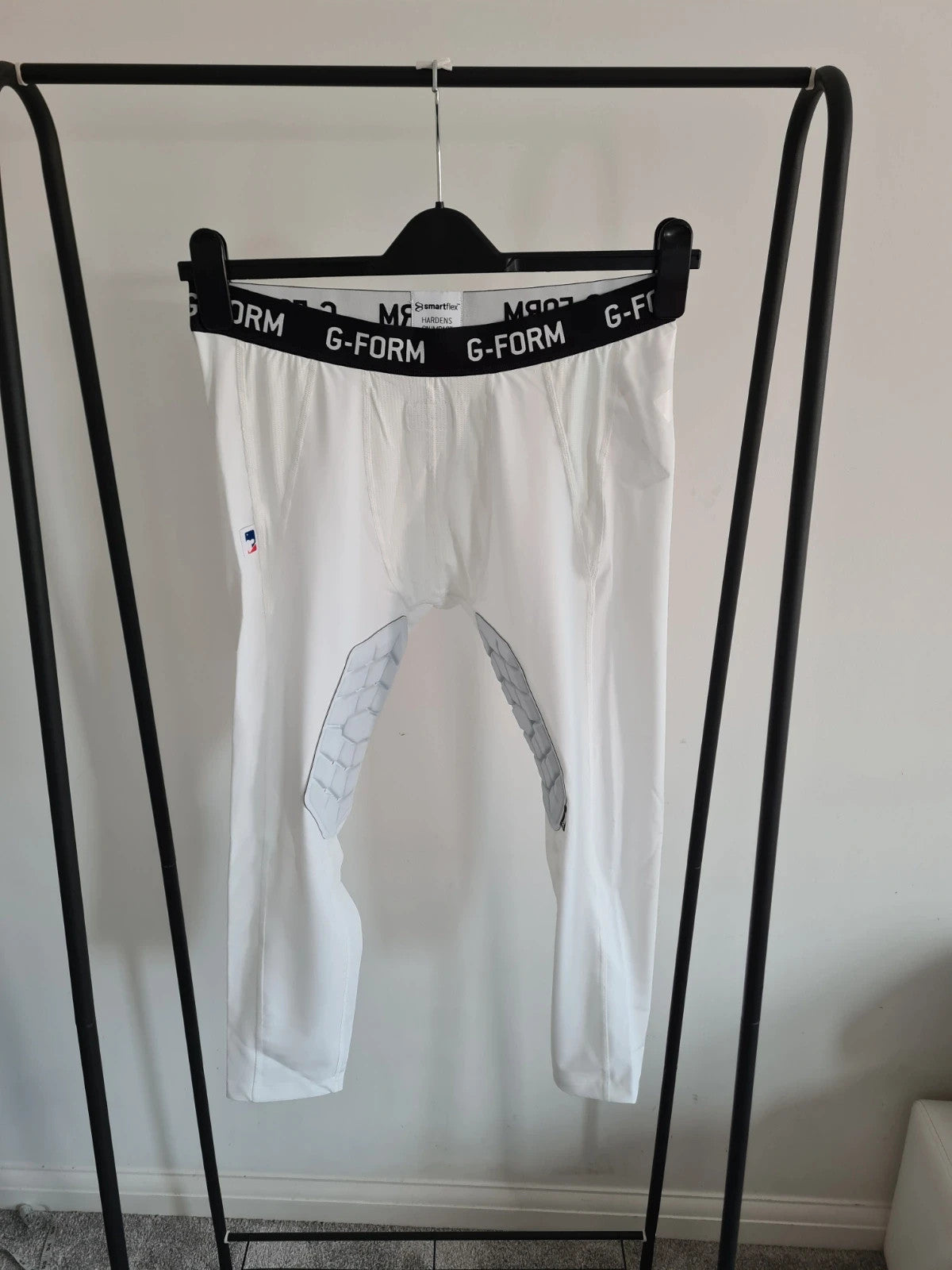 G-Form men catchers basketball 3/4 pants white SmartFlex protection sport activewear L