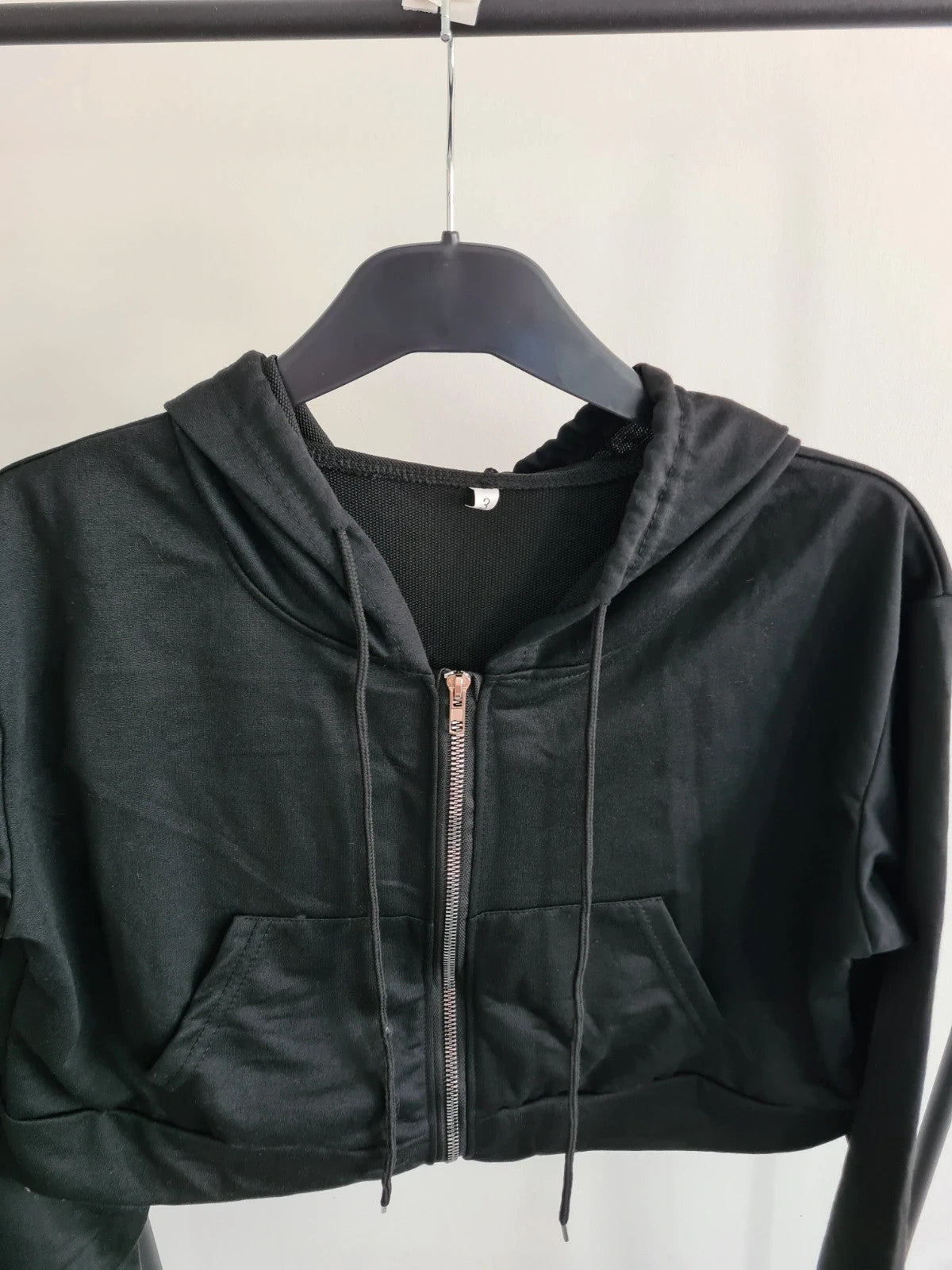 Shein women solid black crop hoodie full zipper pockets activewear casual M/10