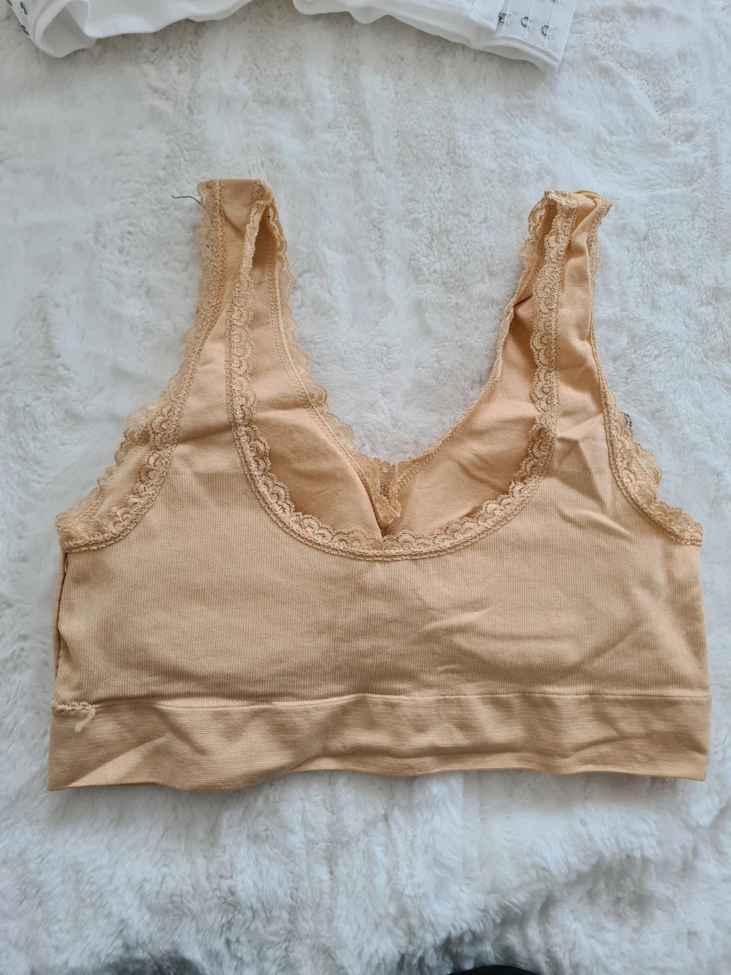 Shein women 2pcs sport bras front cross side buckle push up wireless lace backless beige/white 2XL