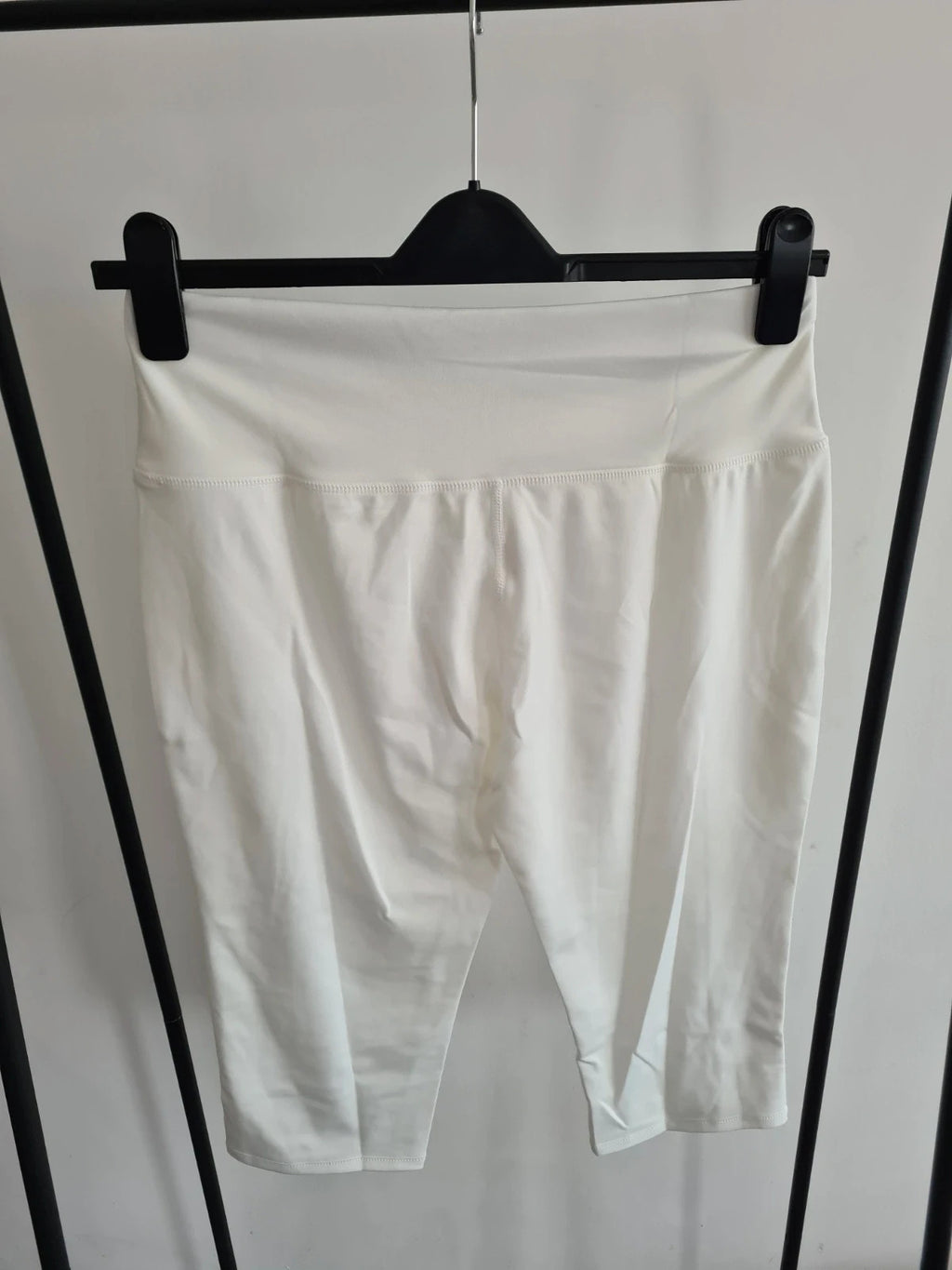 Shein women knee length leggings pockets tummy control 3/4 length gym activewear cream M/10