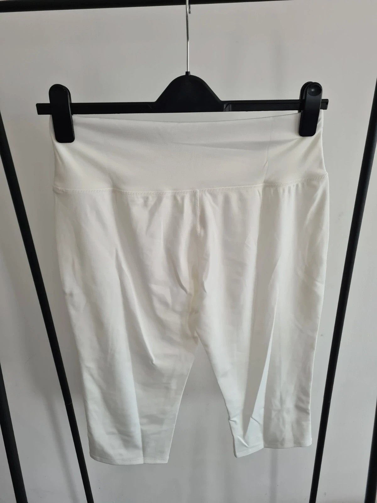 Shein women knee length leggings pockets tummy control 3/4 length gym activewear cream M/10