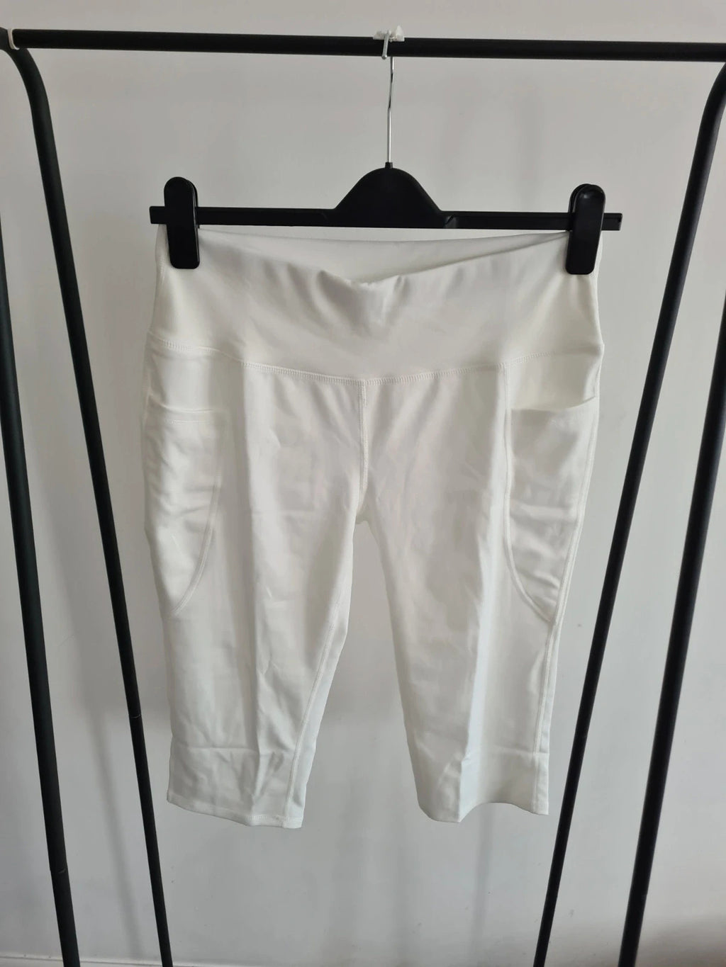Shein women knee length leggings pockets tummy control 3/4 length gym activewear cream M/10