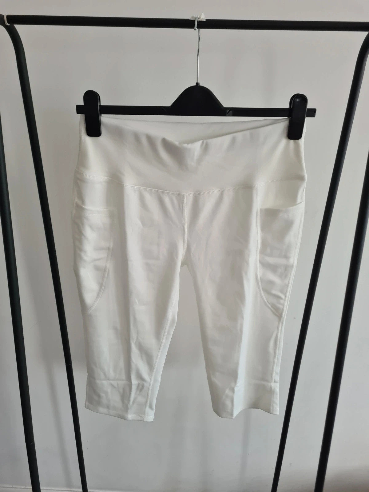 Shein women knee length leggings pockets tummy control 3/4 length gym activewear cream M/10