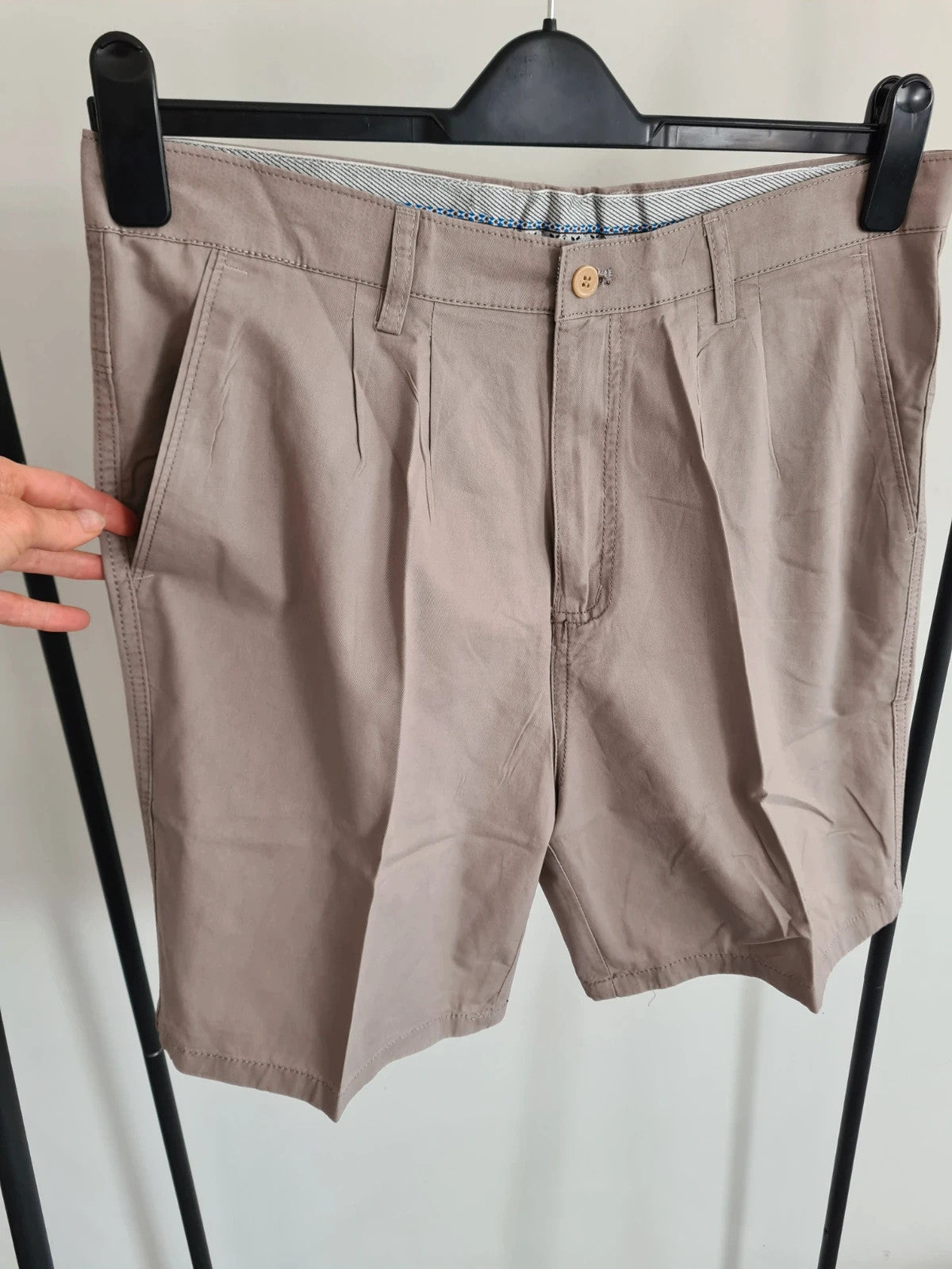 Shein men classic style straight fit chino shorts beige casual W33/L