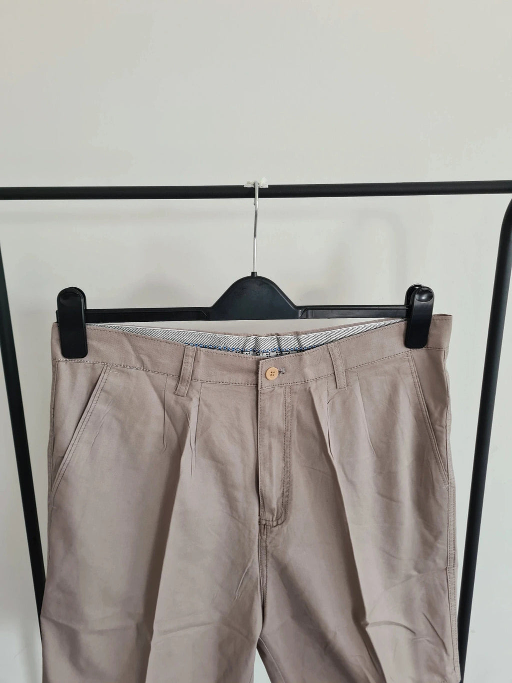 Shein men classic style straight fit chino shorts beige casual W33/L