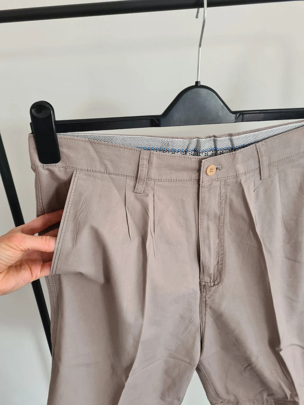 Shein men classic style straight fit chino shorts beige casual W33/L