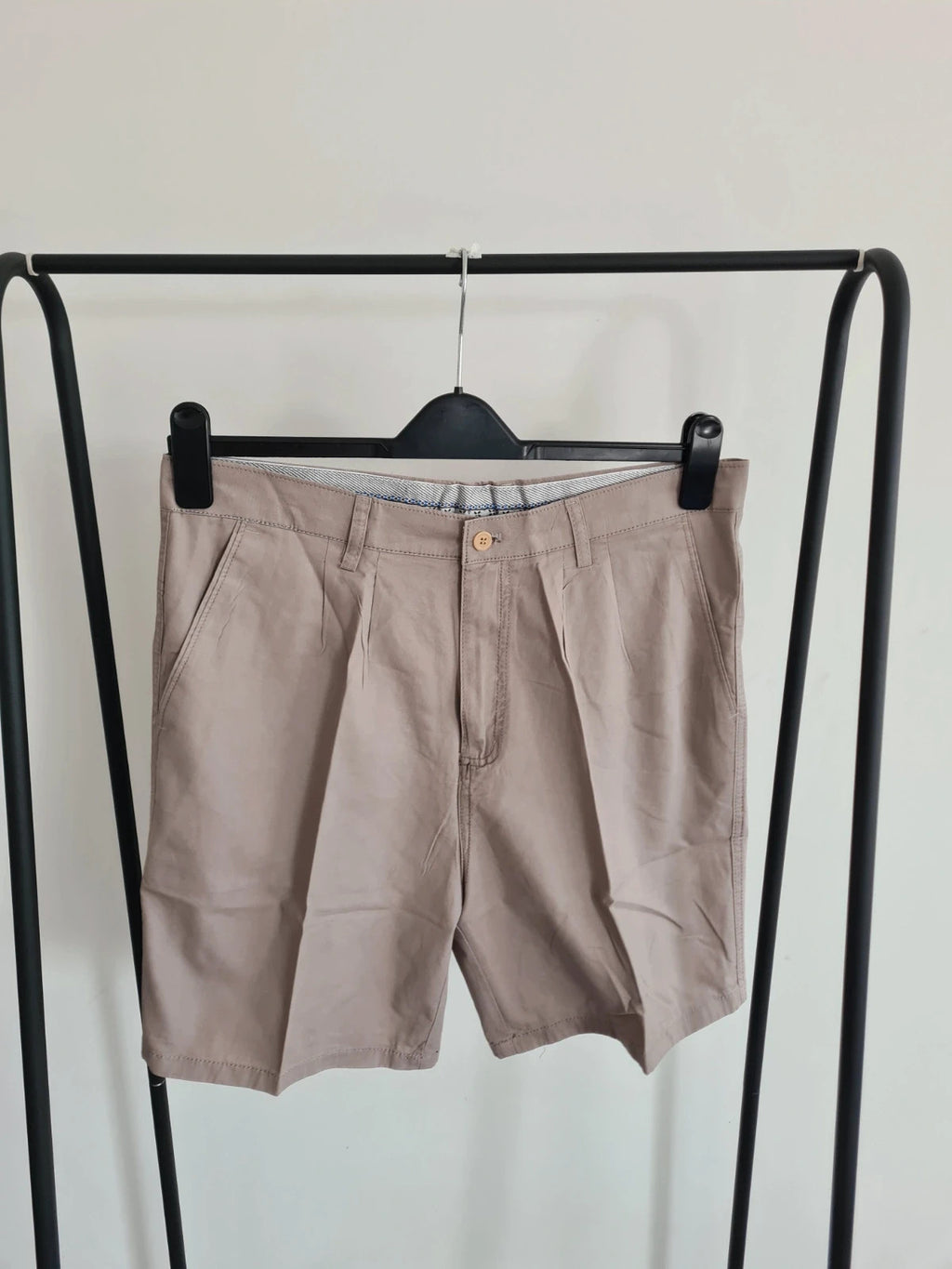 Shein men classic style straight fit chino shorts beige casual W33/L