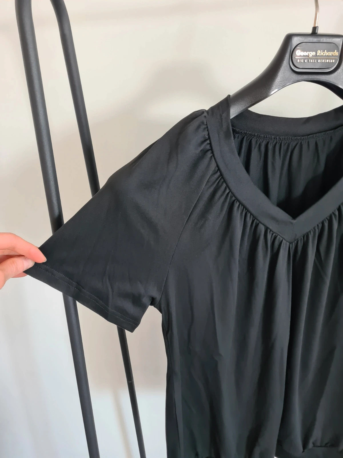 Shein women solid black colour short sleeve top V-neck stretch casual comfy T-shirt M/10