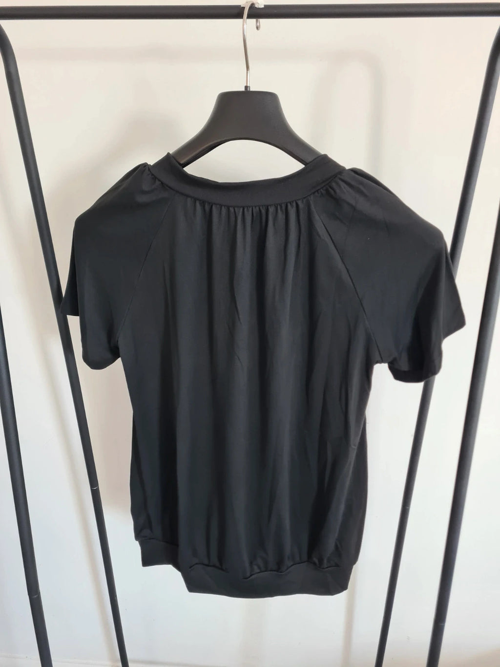 Shein women solid black colour short sleeve top V-neck stretch casual comfy T-shirt M/10