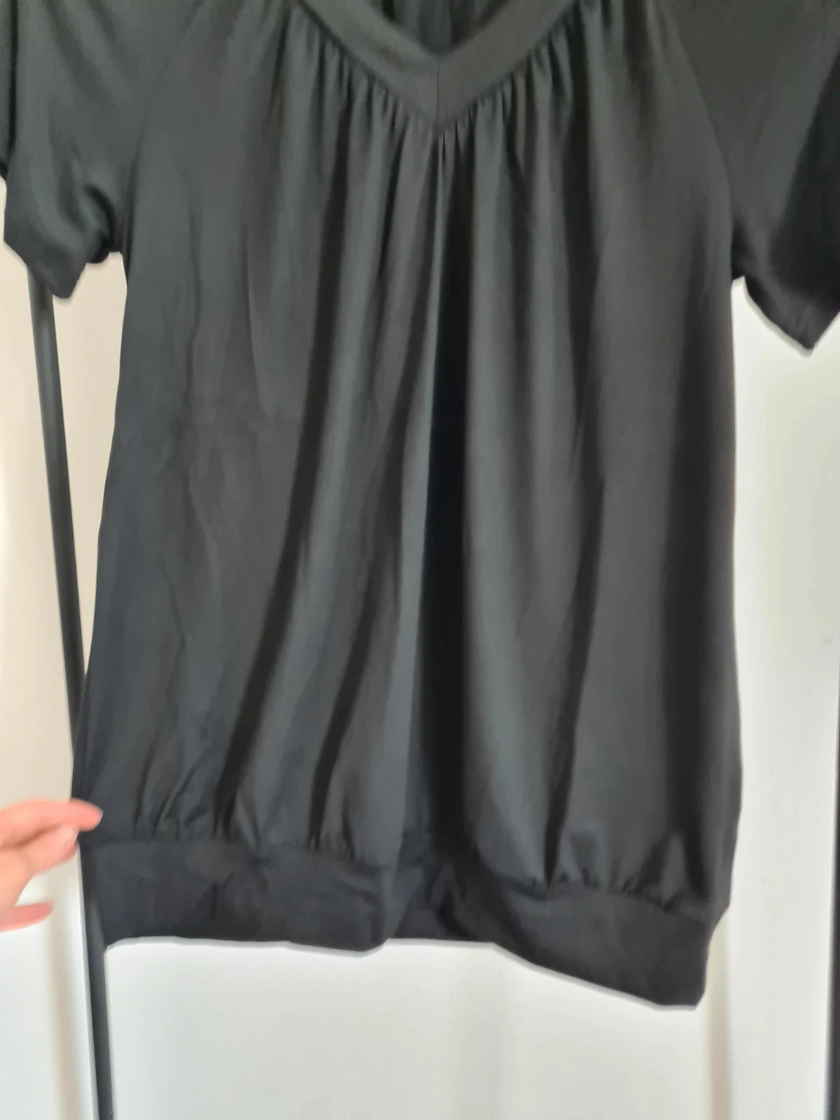 Shein women solid black colour short sleeve top V-neck stretch casual comfy T-shirt M/10