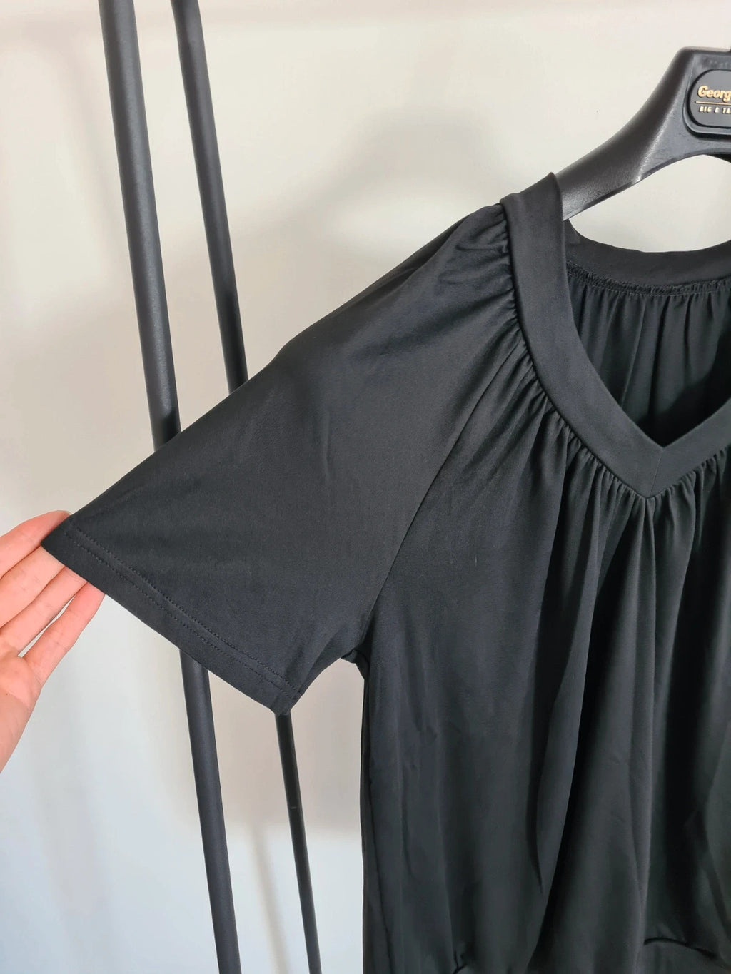 Shein women solid black colour short sleeve top V-neck stretch casual comfy T-shirt L/12