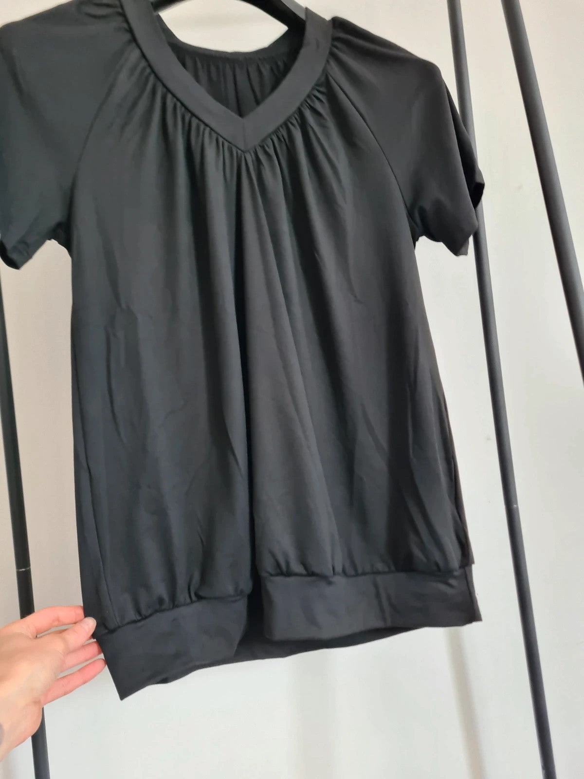 Shein women solid black colour short sleeve top V-neck stretch casual comfy T-shirt L/12