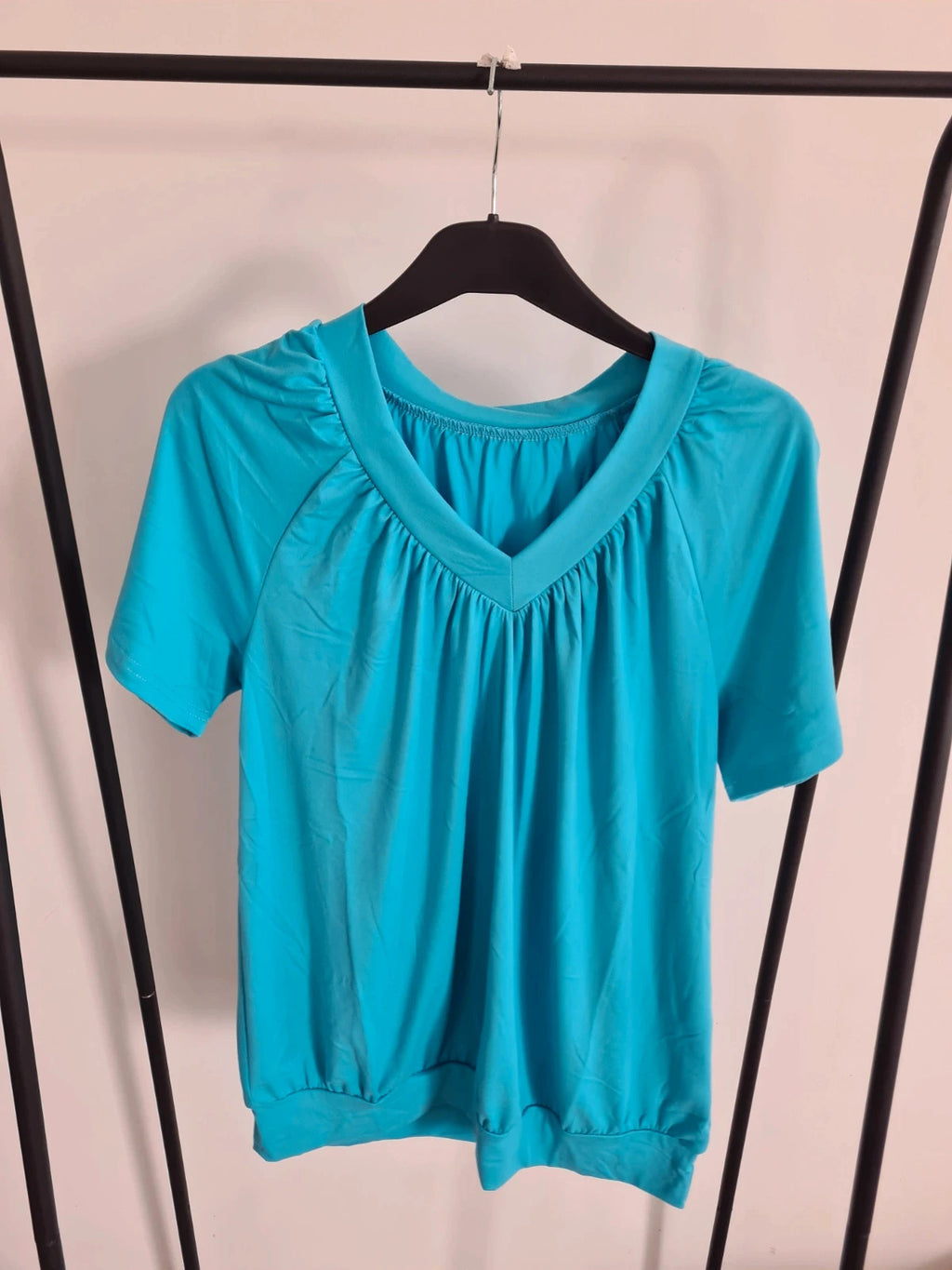 Shein women 2pcs blue V-neck short sleeve top and red long sleeves round neck sweatshirt casual M/10