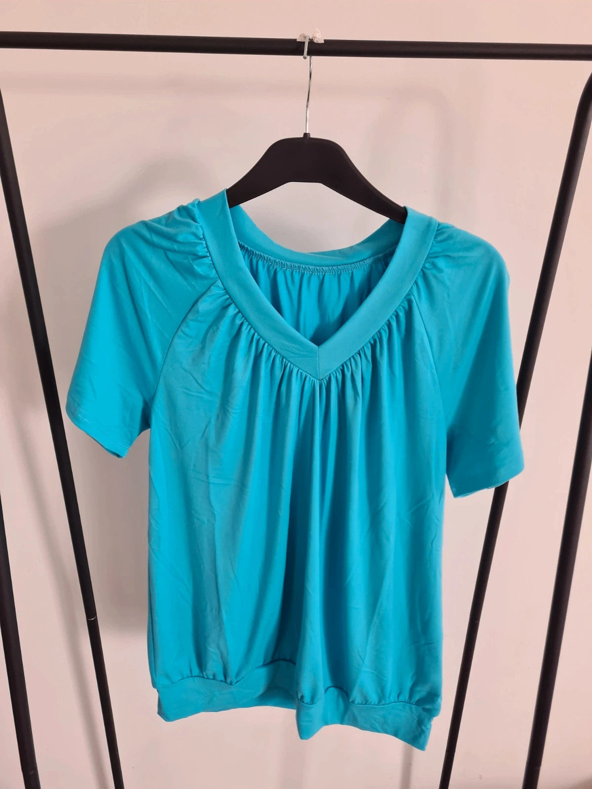 Shein women 2pcs blue V-neck short sleeve top and red long sleeves round neck sweatshirt casual M/10
