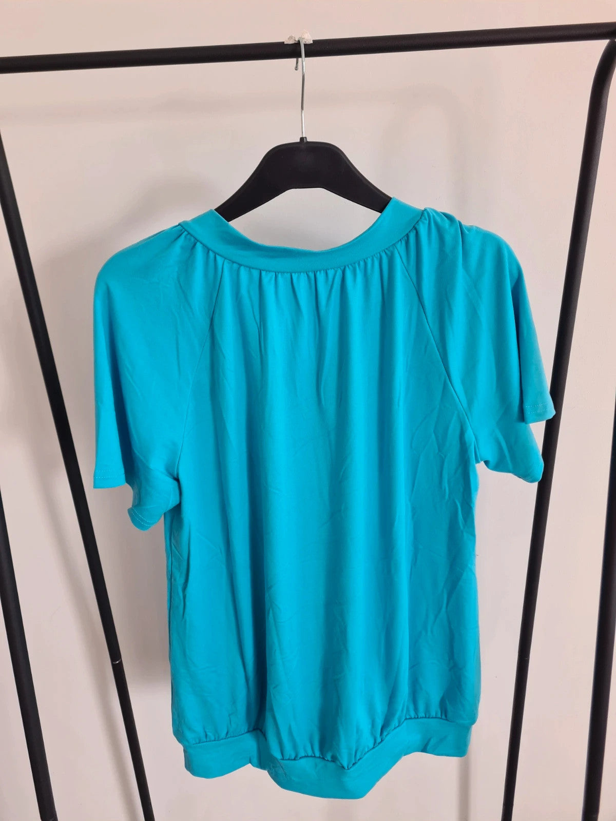 Shein women 2pcs blue V-neck short sleeve top and red long sleeves round neck sweatshirt casual M/10