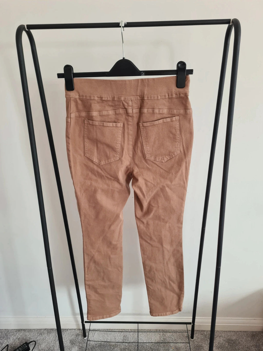 Nina Leonard women beige pull on stretch denim trousers cotton blend straight skinny leg casual S/M