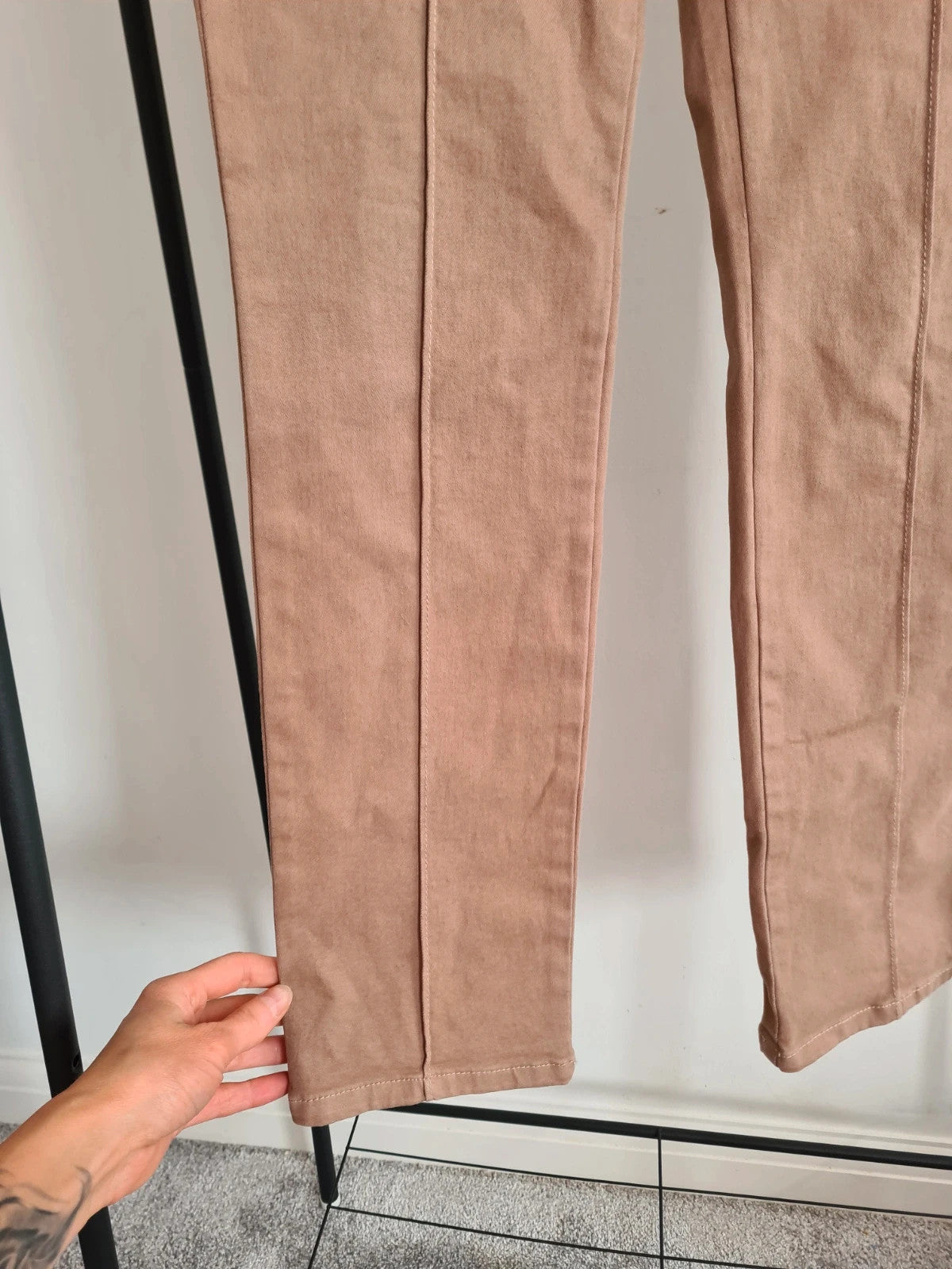 Nina Leonard women beige pull on stretch denim trousers cotton blend straight skinny leg casual S/M