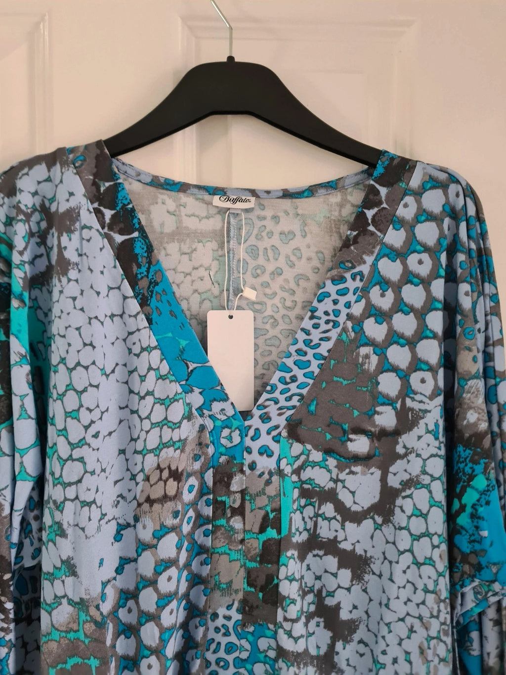 Buffalo women blue animal print long bat sleeve V-neck blouse shirt viscose top casual M/L