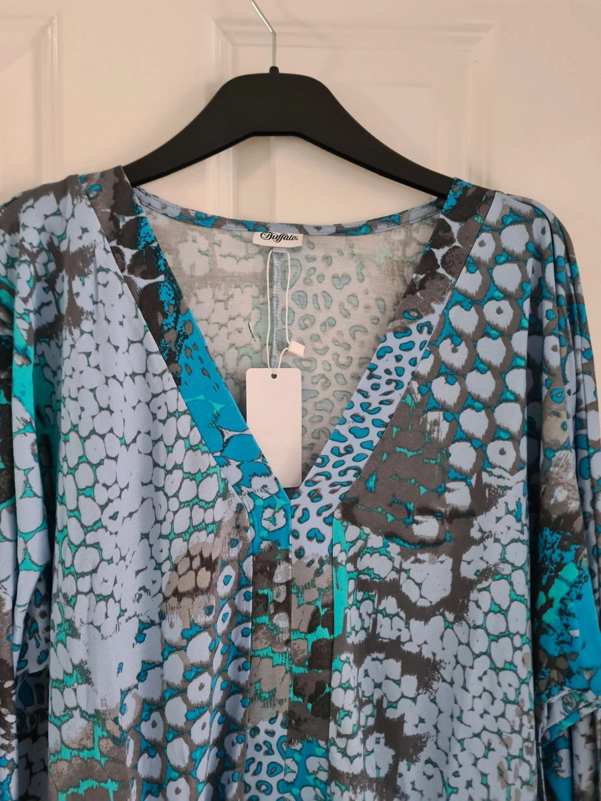 Buffalo women blue animal print long bat sleeve V-neck blouse shirt viscose top casual M/L