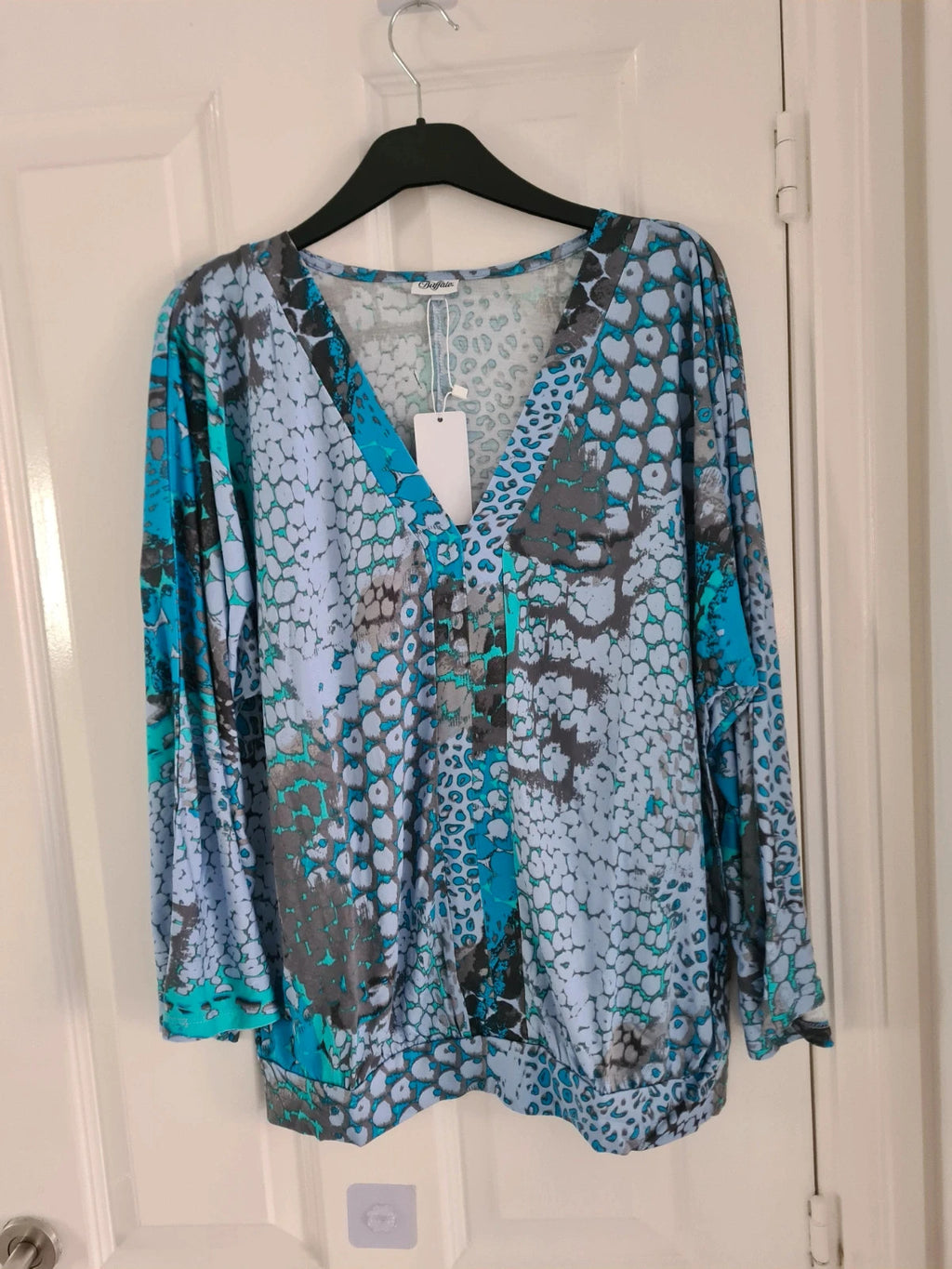 Buffalo women blue animal print long bat sleeve V-neck blouse shirt viscose top casual M/L