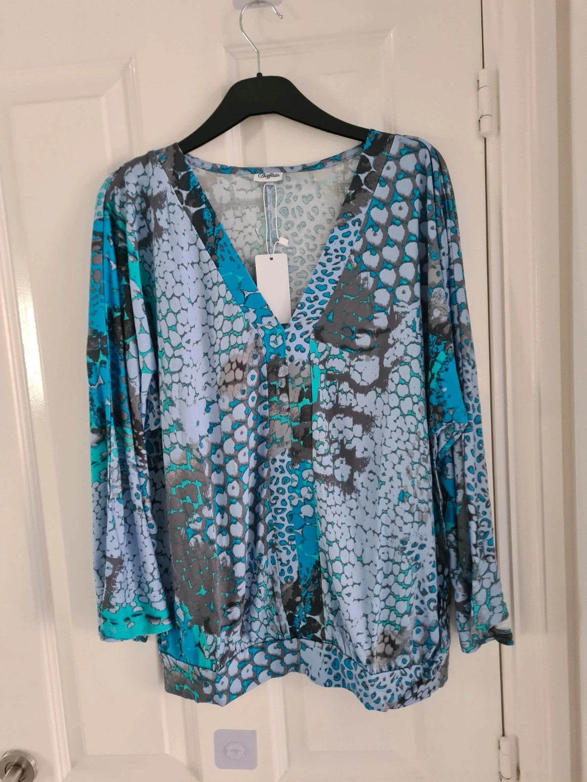 Buffalo women blue animal print long bat sleeve V-neck blouse shirt viscose top casual M/L
