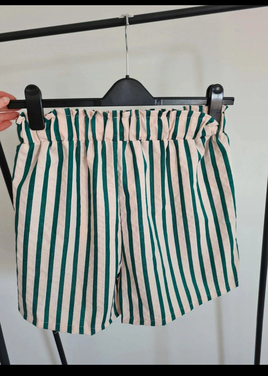 Shein women striped green/cream beach shorts elasticated waistband drawstring pockets casual L/12