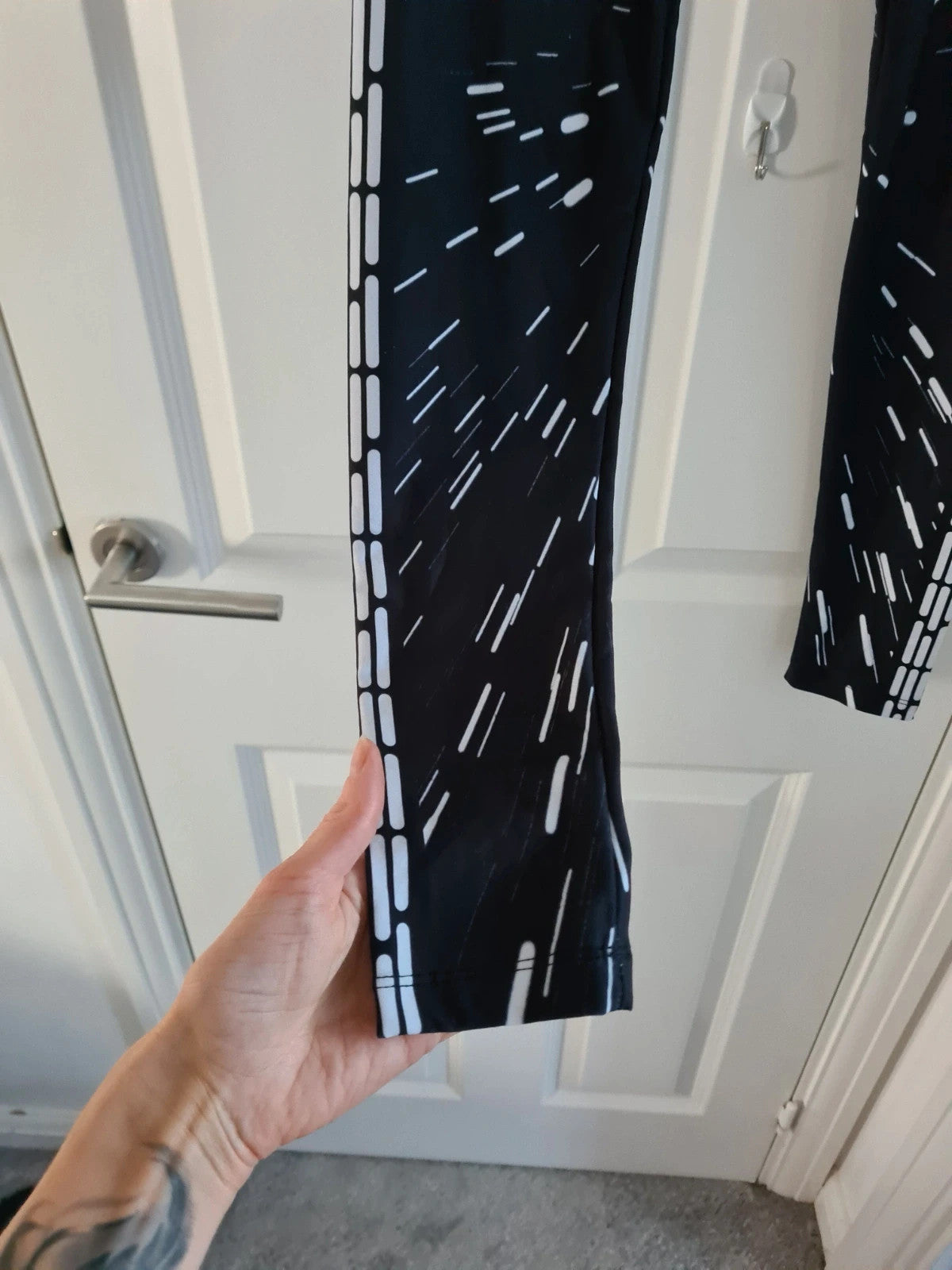 Disney women black/white leggings Star Wars galaxy design stretchy elastic waistband casual XS