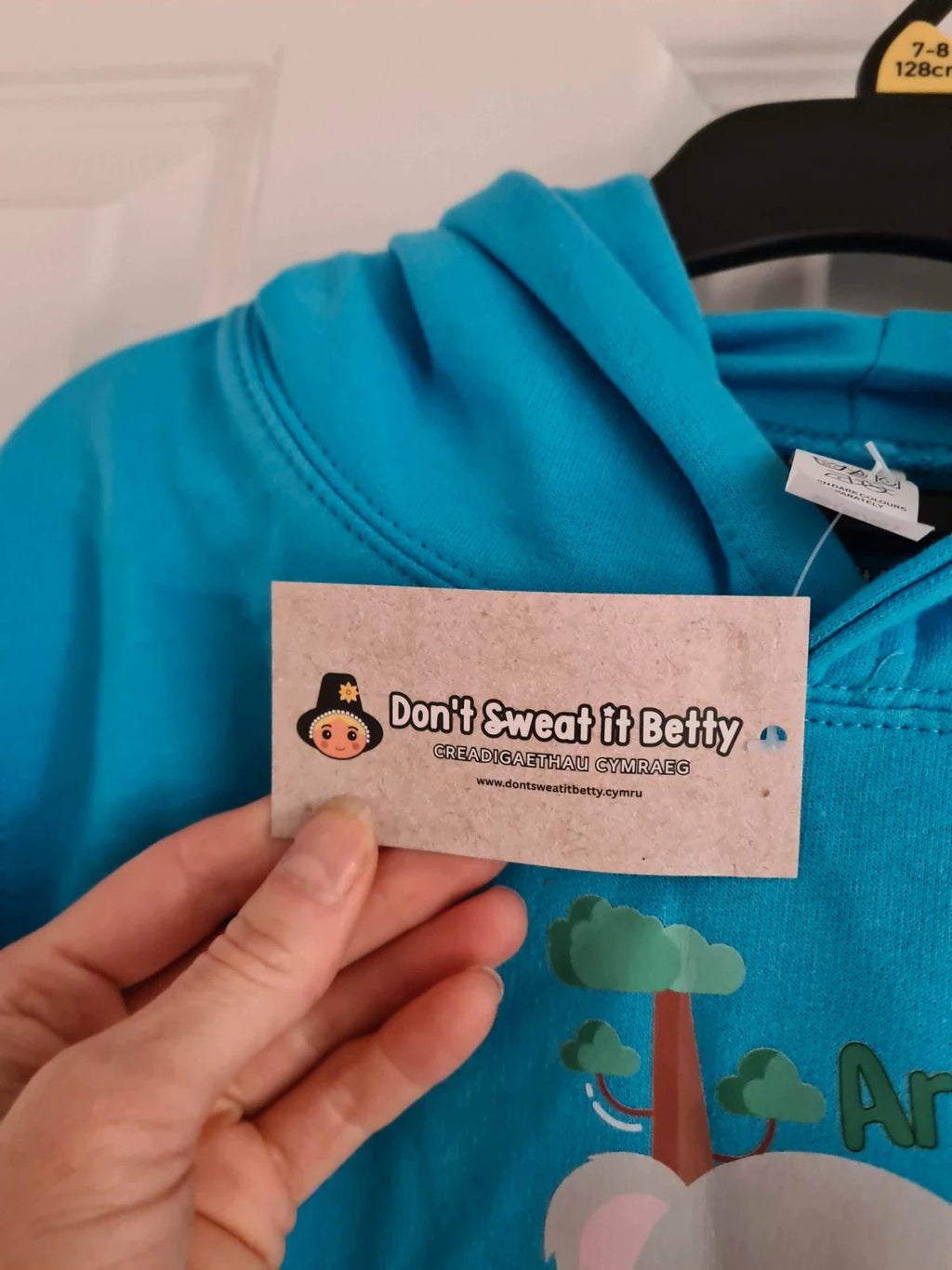 Dontsweatitbetty boys 5/6 blue artherchog hoodie
cotton blend koala bear print soft cozy casual