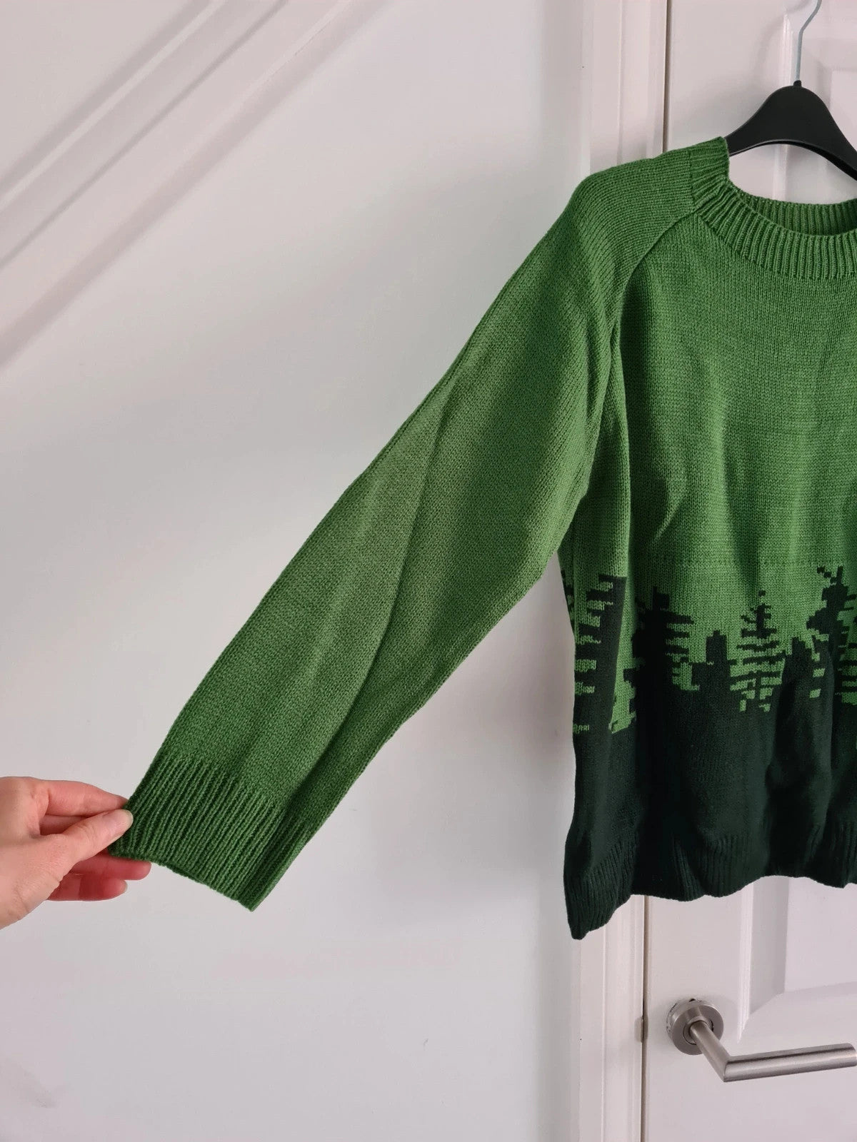 Shein women knitted jumper crew neck green/black forest print hem casual cozy S