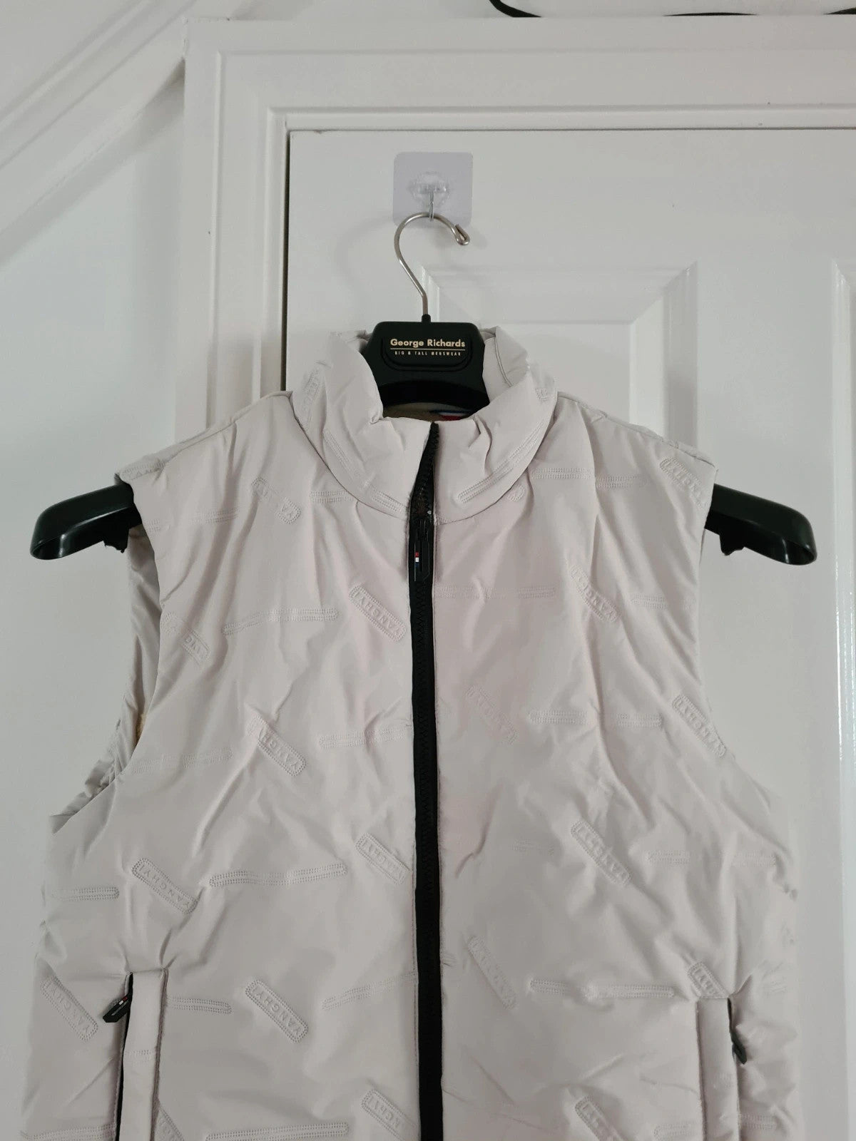 Generic men/women white/cream gilet puffer down vest sleeveless jacket fleece lined outer casual S/M