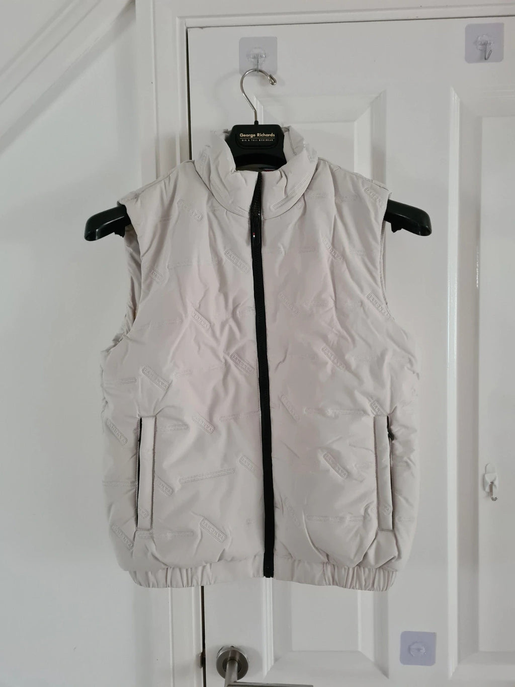 Generic men/women white/cream gilet puffer down vest sleeveless jacket fleece lined outer casual S/M