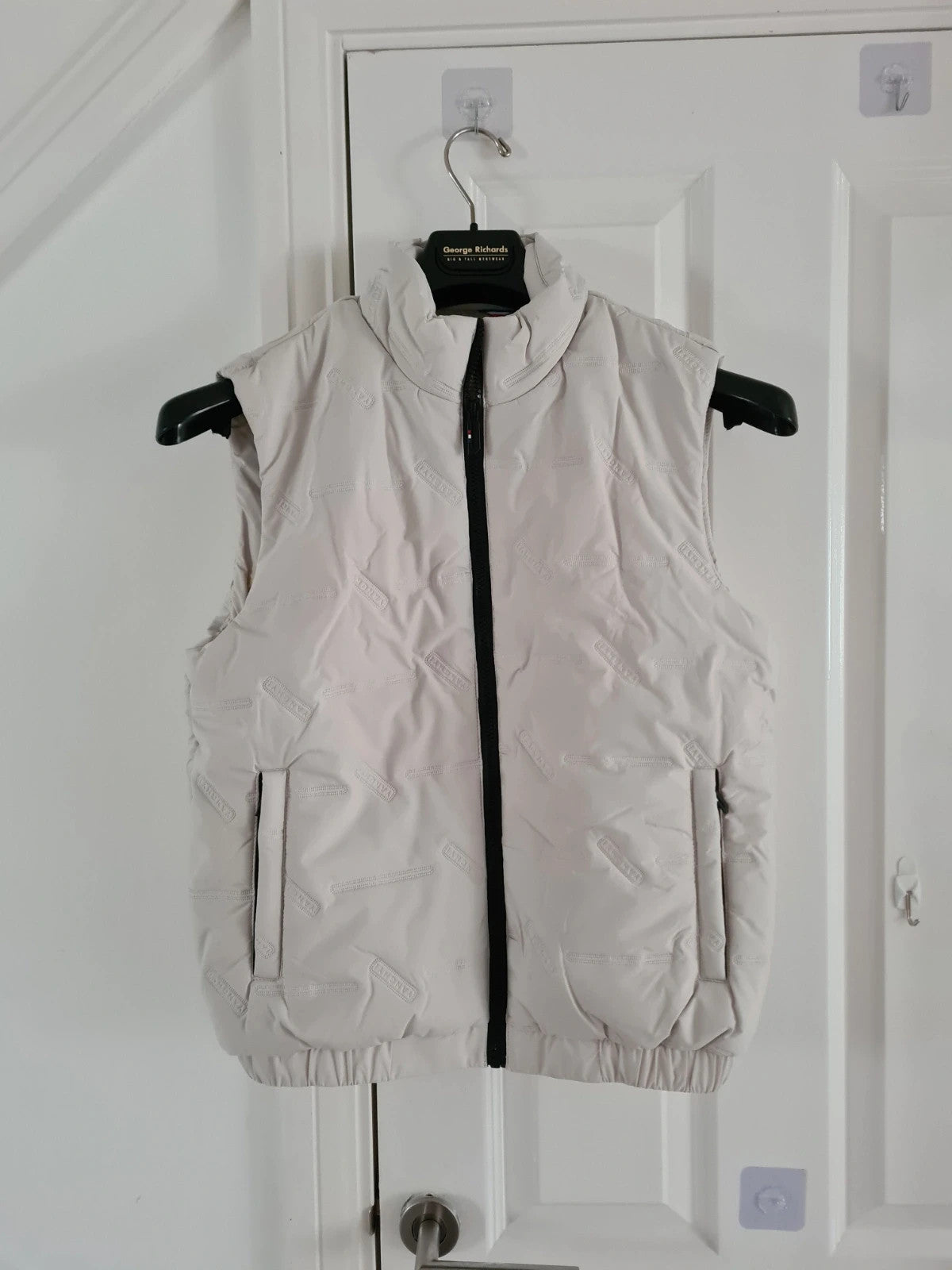 Generic men/women white/cream gilet puffer down vest sleeveless jacket fleece lined outer casual S/M