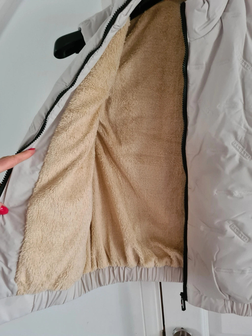 Generic men/women white/cream gilet puffer down vest sleeveless jacket fleece lined outer casual S/M