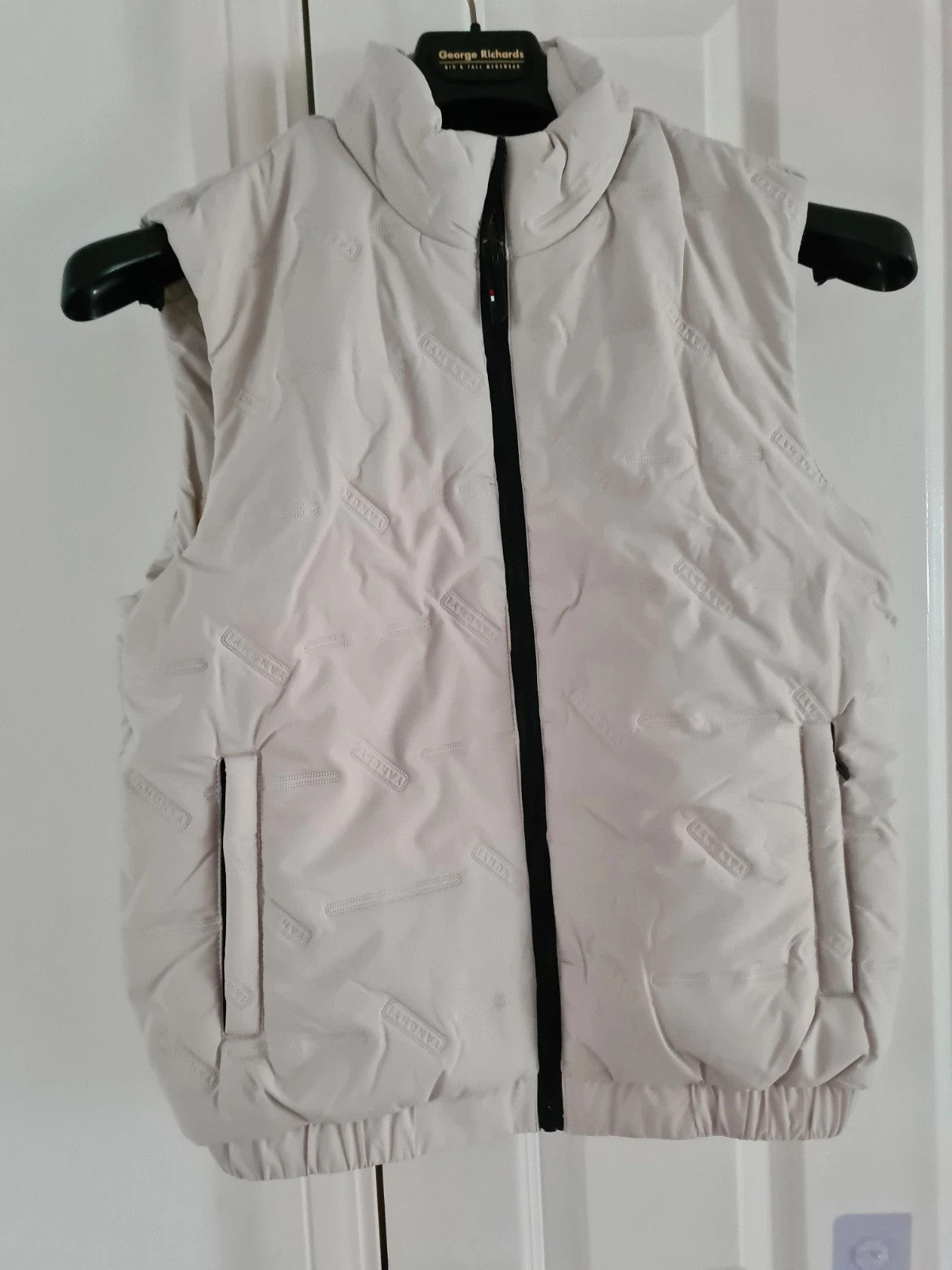 Generic men/women white/cream gilet puffer down vest sleeveless jacket fleece lined outer casual S/M