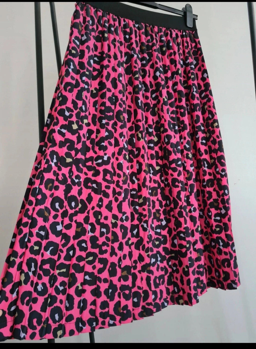 Helene Berman animal leopard printed skirt pink/black pleated elastic waistband knee length casual M