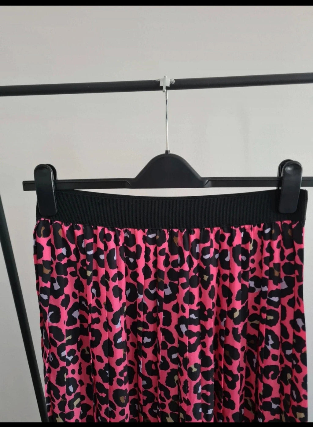 Helene Berman animal leopard printed skirt pink/black pleated elastic waistband knee length casual M