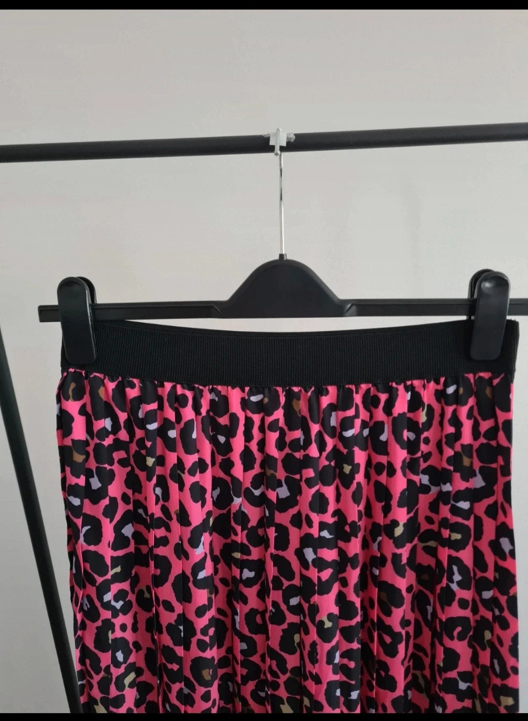 Helene Berman animal leopard printed skirt pink/black pleated elastic waistband knee length casual M