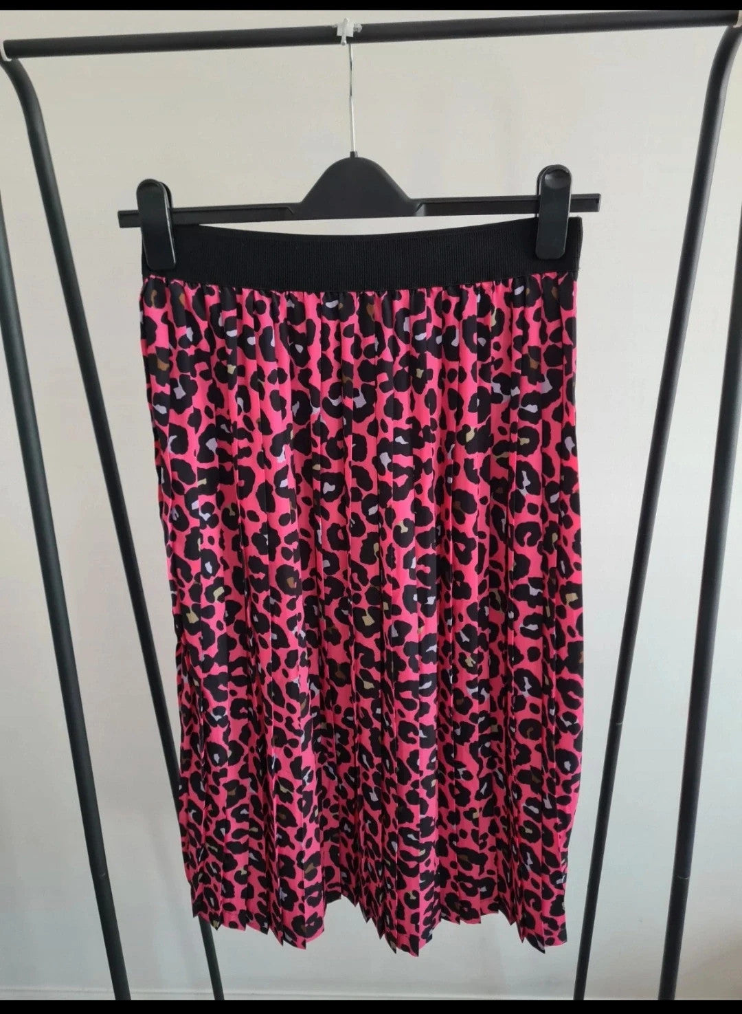 Helene Berman animal leopard printed skirt pink/black pleated elastic waistband knee length casual M