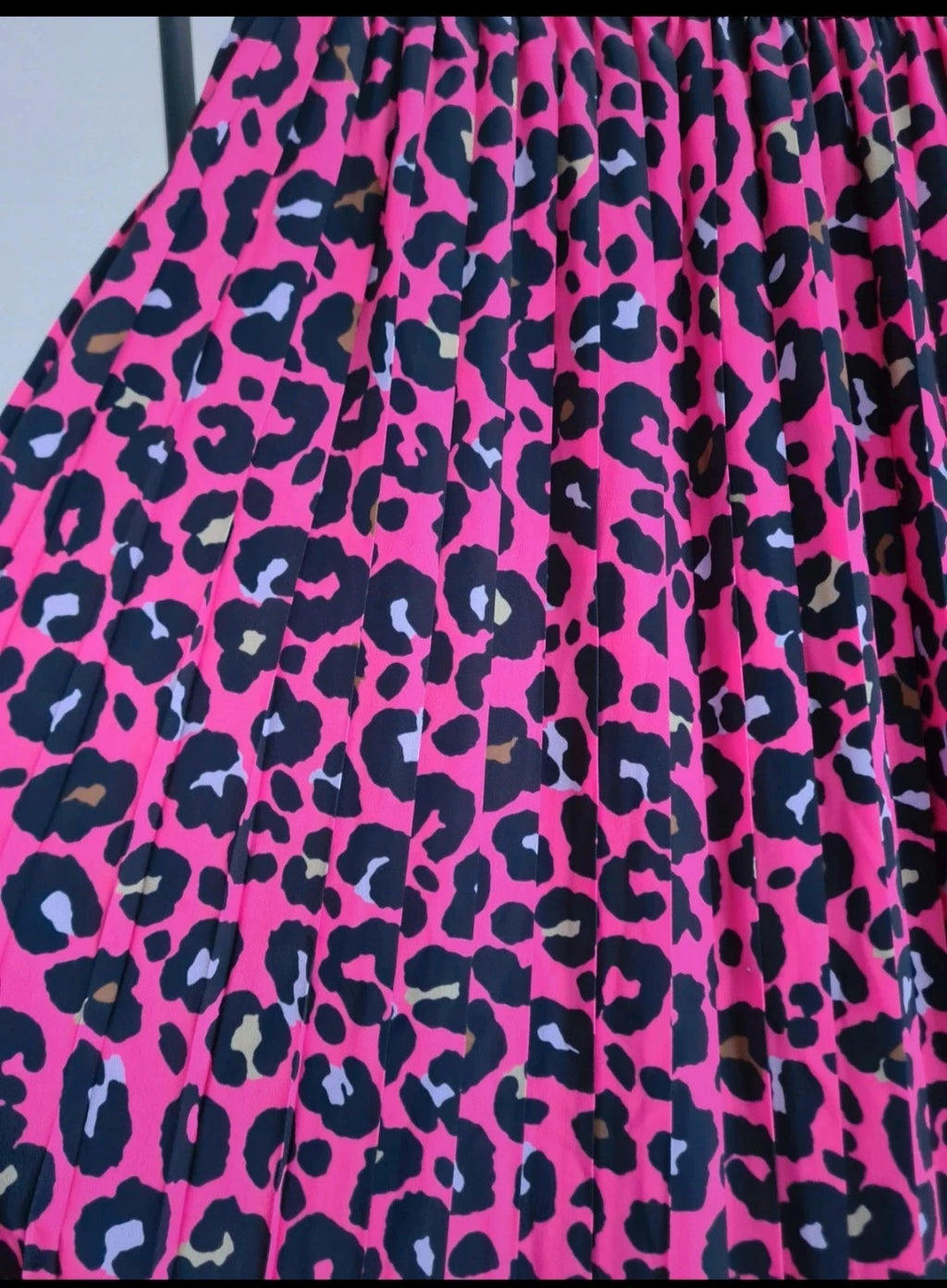 Helene Berman animal leopard print skirt pink/black pleated elastic waist knee length casual L/12