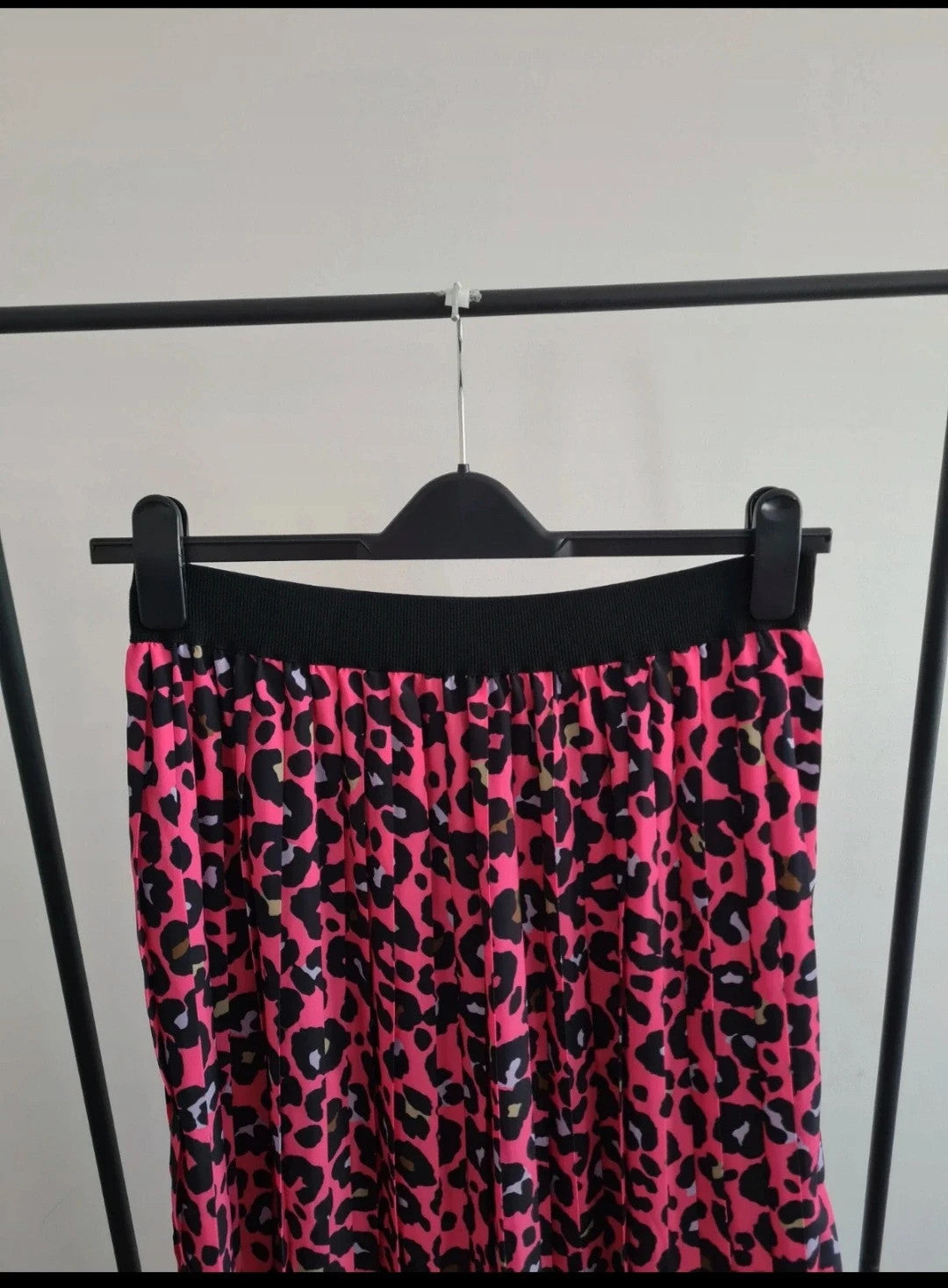 Helene Berman animal leopard print skirt pink/black pleated elastic waist knee length casual L/12