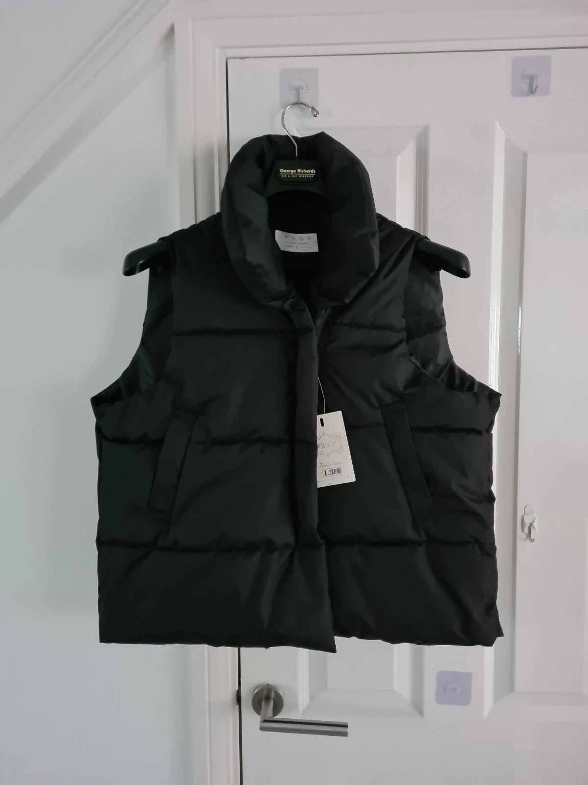 TikTok women black stand collar gilet/body warmer sleeveless jacket quilted puffer vest casual L/12