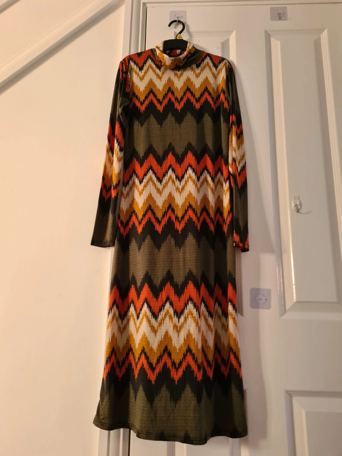 Latino Paris women green/multicolours chevron design midi dress turtleneck long sleeve straight S/8